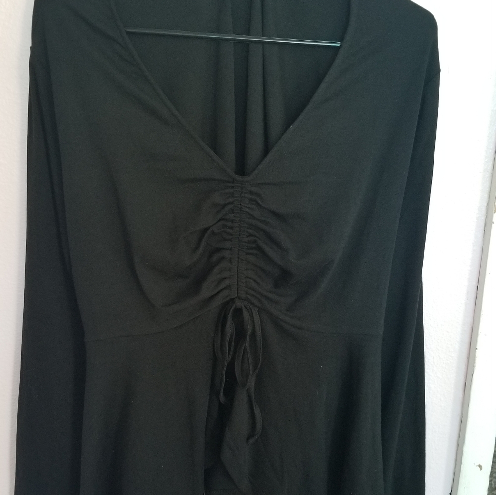 Long sleeved top, v neck, black.  3x.